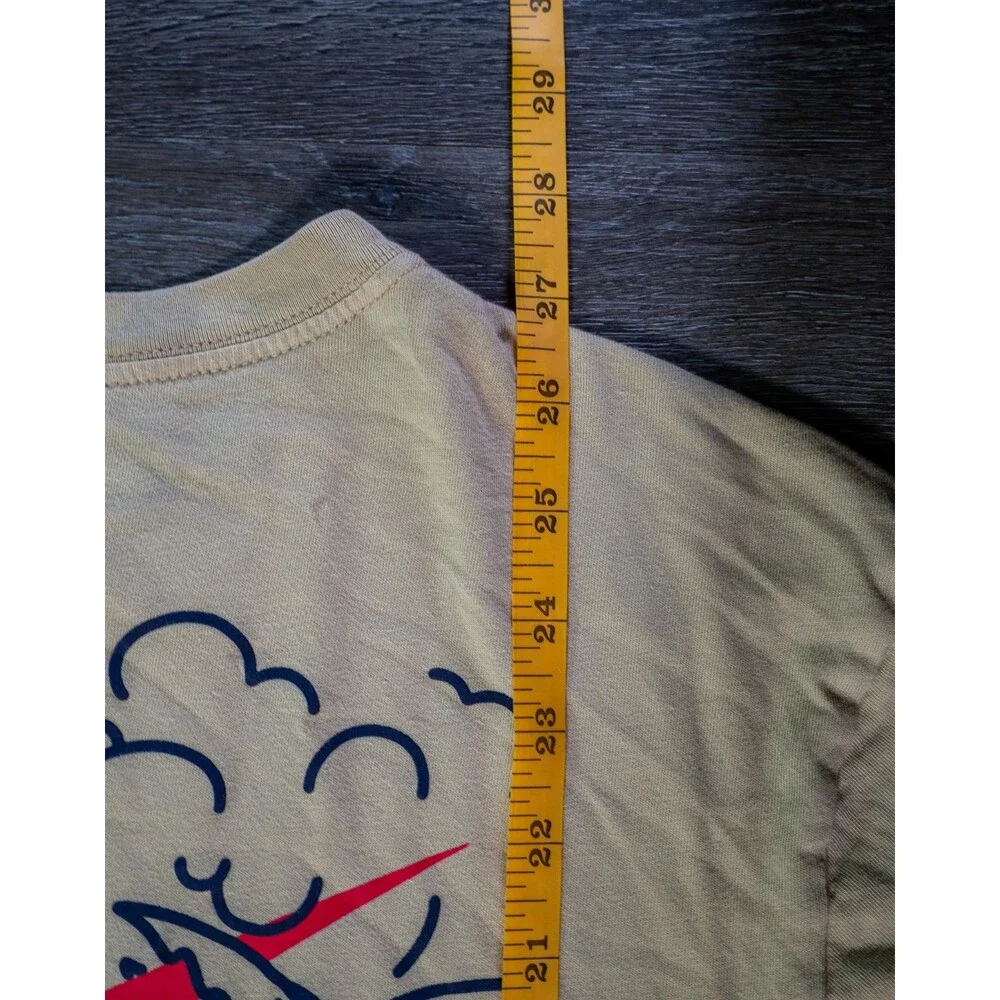 Nike NBA Shirt Mens Medium Beige Swoosh Basketball Graphic Crew Neck Tee T-Shirt